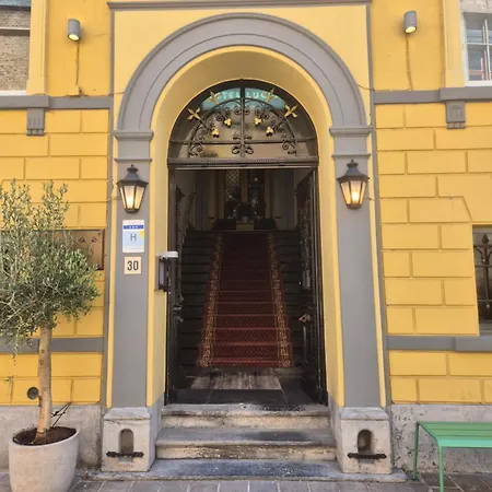 Lucca فندق بروج